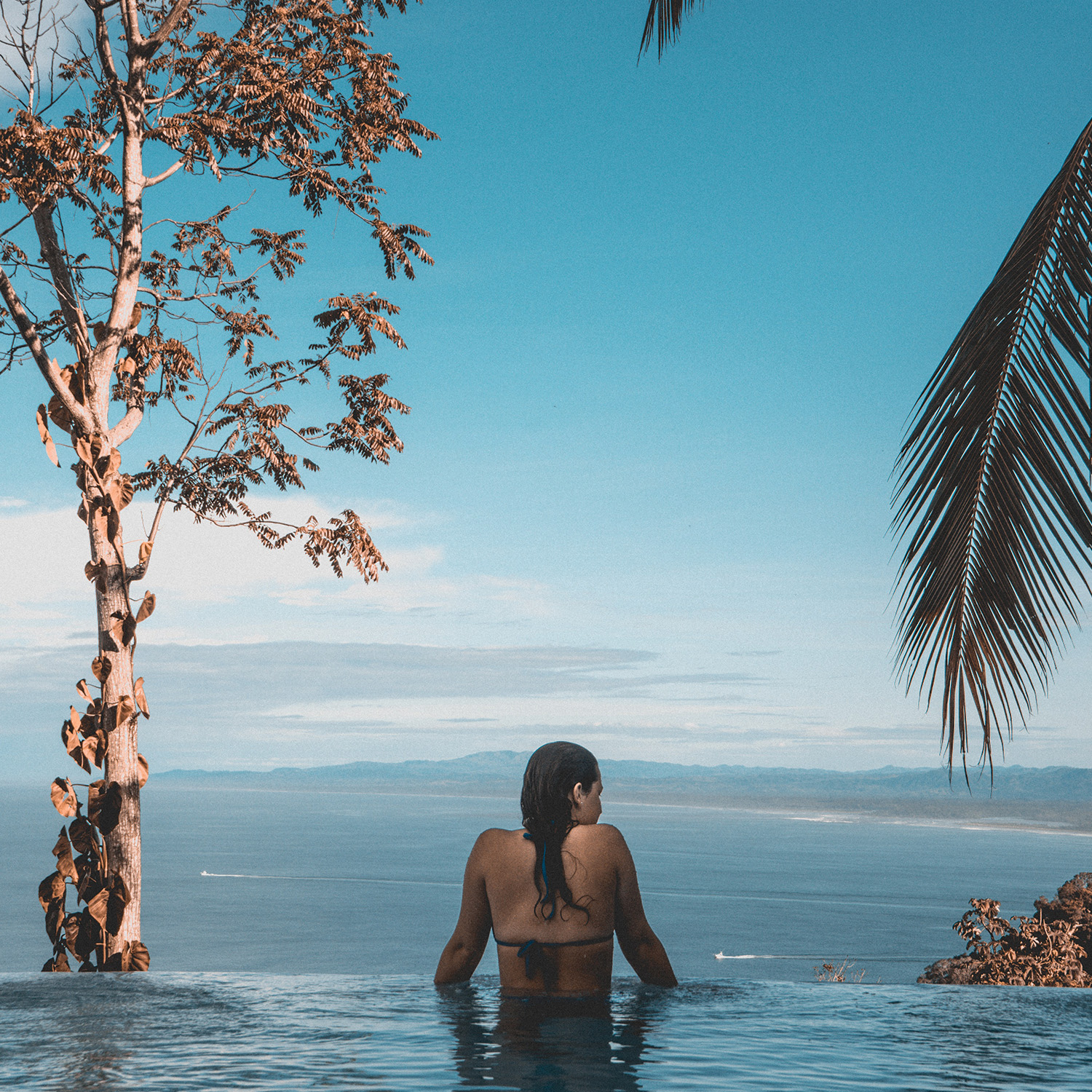 22_endlessluxury_costaricantrails_Slidercard_1500x1500