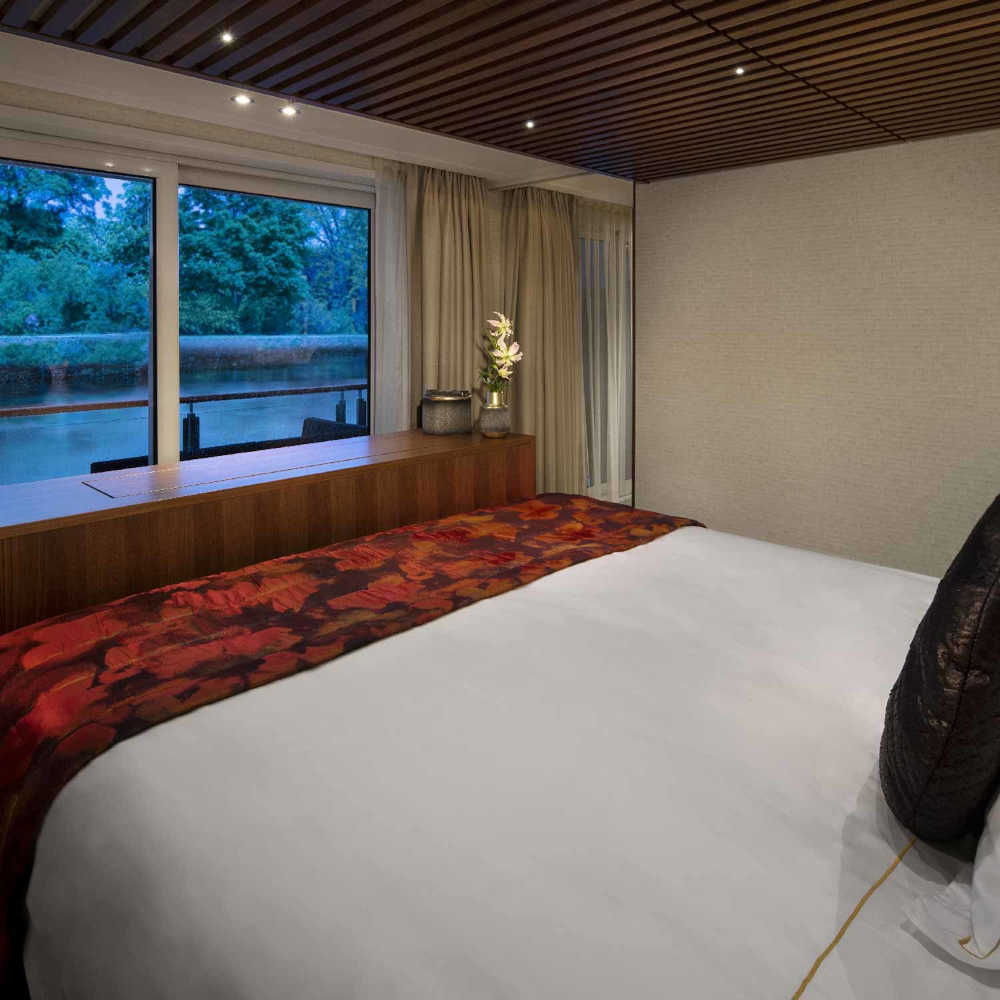 river cruise ama magna room