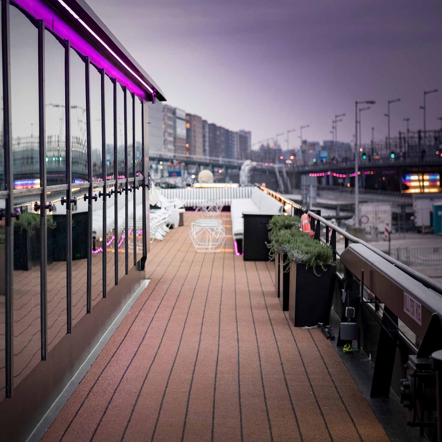 uniworld-deck-1500